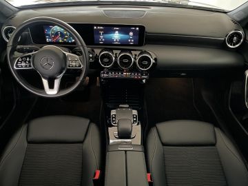 Mercedes-Benz A-Klasse 200 Business Solution | Elektrische Trekhaak | Parkeercamera | St